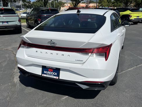 Certified 2023 Hyundai Elantra Limited w/ Preferred Accessory Package FWD image 8