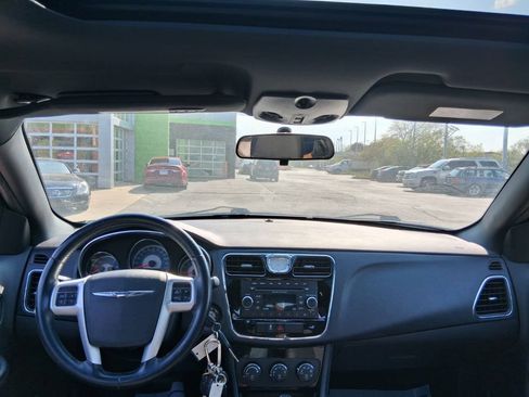 Used 2012 Chrysler 200 Touring FWD image 16