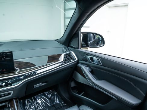 Used 2023 BMW X7 M60i w/ Executive Package AWD/4WD image 9
