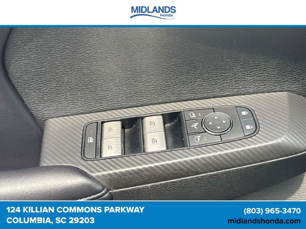 Used 2025 Mitsubishi Outlander SE FWD image 12