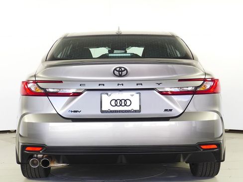 Used 2025 Toyota Camry SE w/ Convenience Package image 8