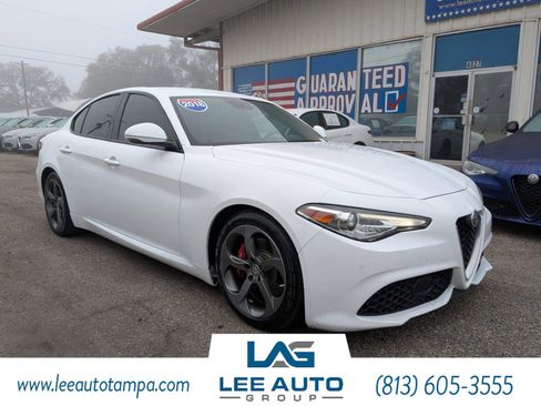Used 2018 Alfa Romeo Giulia image 1