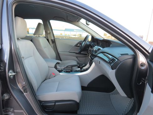 Used 2016 Honda Accord LX image 30