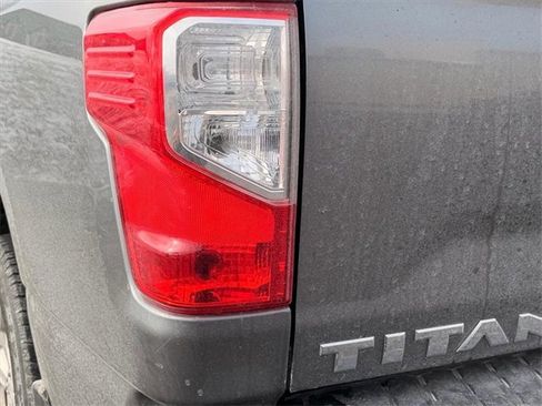 Used 2017 Nissan Titan SV image 6