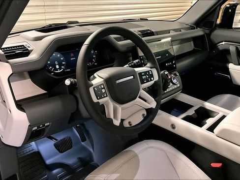 New 2026 Land Rover Defender 130 X-Dynamic SE image 7