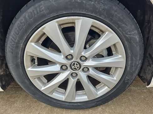 Used 2020 Toyota Camry LE image 16