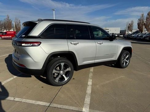 New 2025 Jeep Grand Cherokee Limited w/ Trailer Tow Package AWD/4WD image 7