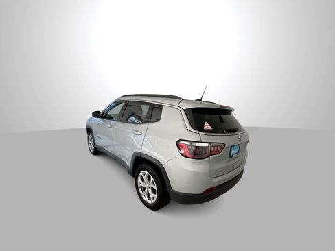 Used 2024 Jeep Compass Latitude AWD/4WD image 6