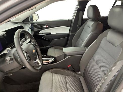 Certified 2024 Chevrolet Trax LT w/ Driver Confidence Package image 12