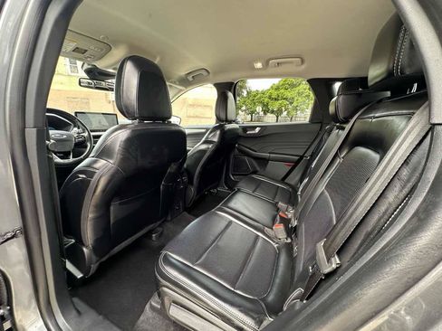 Used 2023 Ford Escape Platinum AWD/4WD image 37