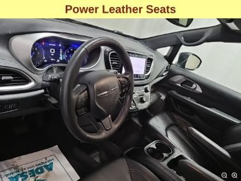Used 2023 Chrysler Pacifica Touring-L w/ S Appearance Package AWD/4WD image 11