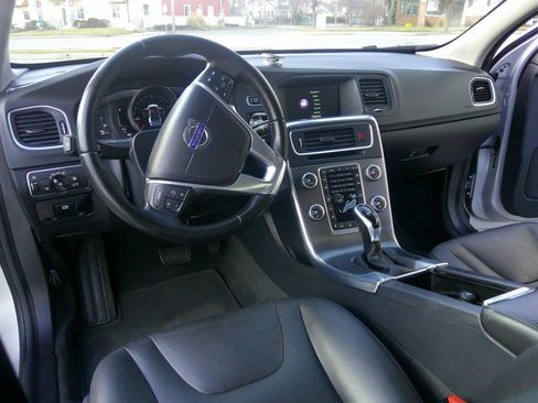 Used 2016 Volvo S60 T5 Premier w/ Convenience Package image 43