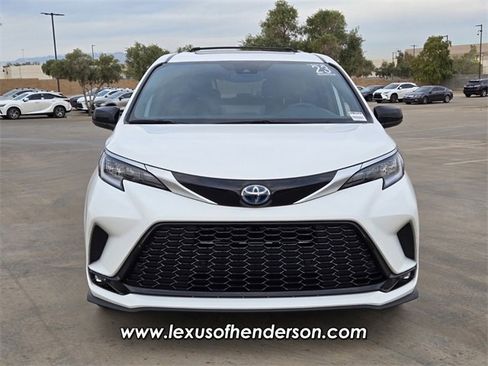 Used 2023 Toyota Sienna XSE image 8