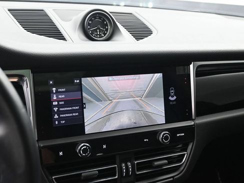 Used 2022 Porsche Macan AWD/4WD image 16