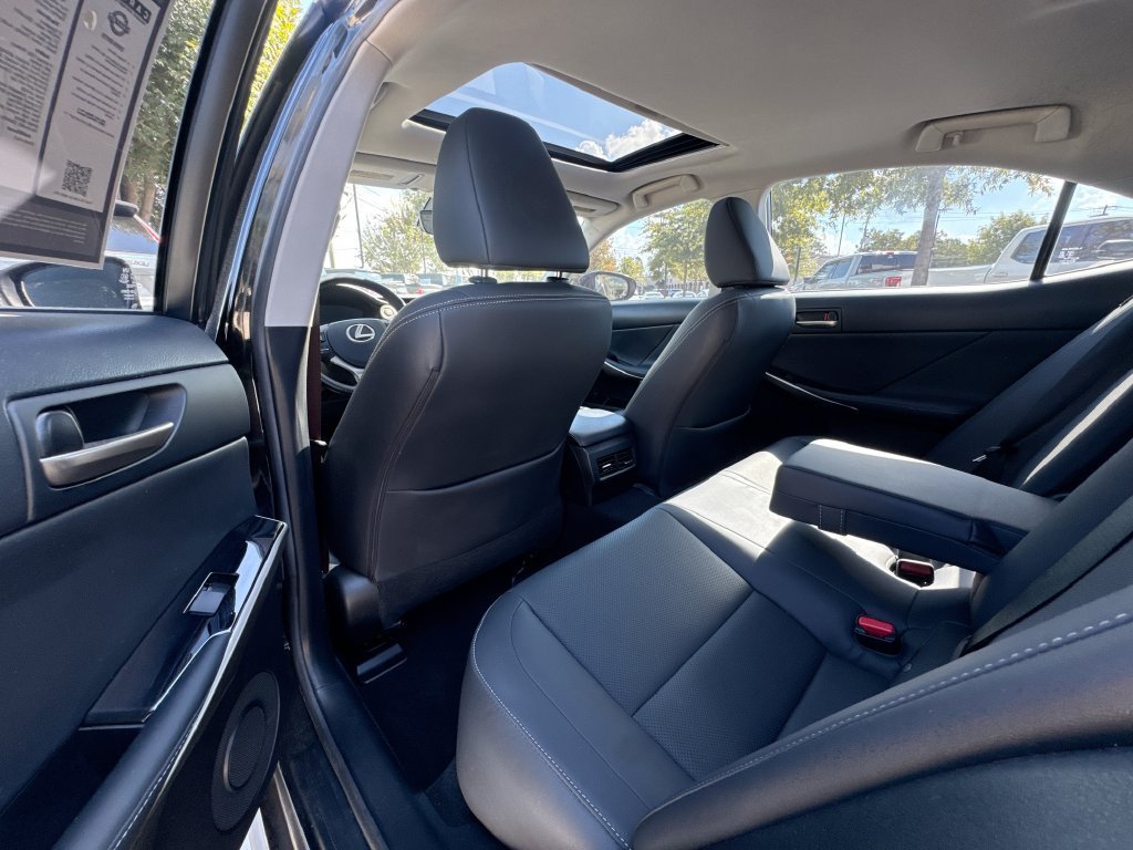 Used 2019 Lexus IS 300 RWD image 31