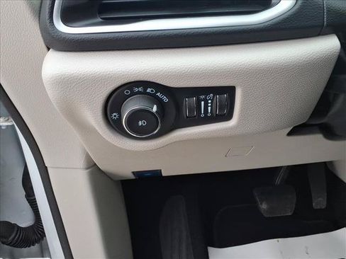 Used 2024 Chrysler Pacifica Touring-L FWD image 21