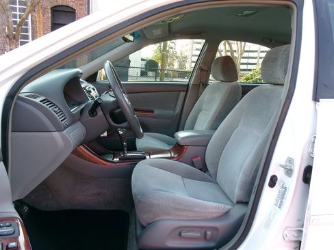 Used 2002 Toyota Camry XLE image 10