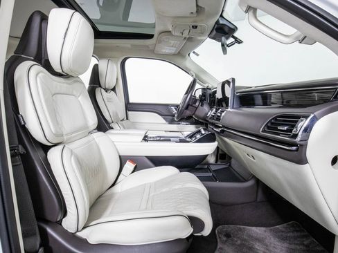 Used 2023 Lincoln Navigator Black Label image 10