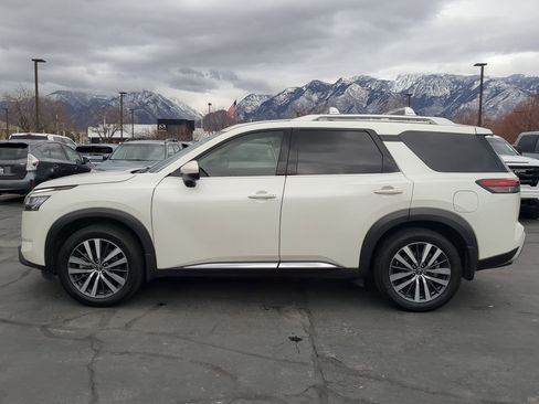 Used 2022 Nissan Pathfinder Platinum w/ Cargo Package image 9