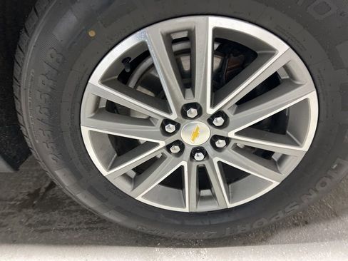 Used 2023 Chevrolet Traverse LT image 42