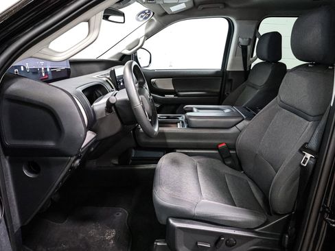 Certified 2025 Ford Expedition Active image 21