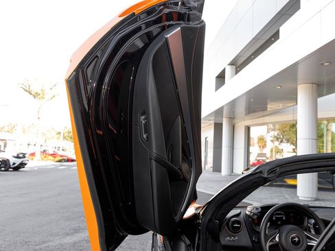 Used 2025 McLaren 750S Spider image 42