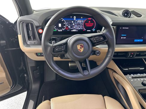 Certified 2025 Porsche Cayenne S image 18