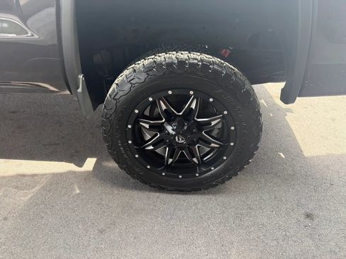 Used 2016 GMC Sierra 2500 Denali w/ Duramax Plus Package AWD/4WD image 22