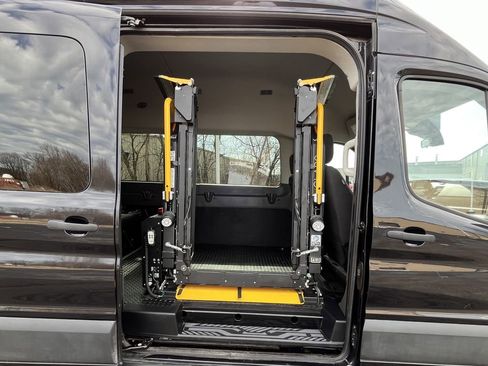 Used 2021 Ford Transit 350 XLT image 27