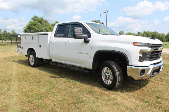 Used 2024 Chevrolet Silverado 2500 LT AWD/4WD image 7