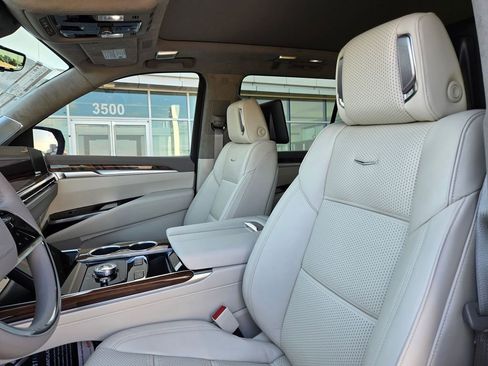 New 2026 Cadillac Escalade ESV Platinum Sport w/ LPO, ONYX Package image 29