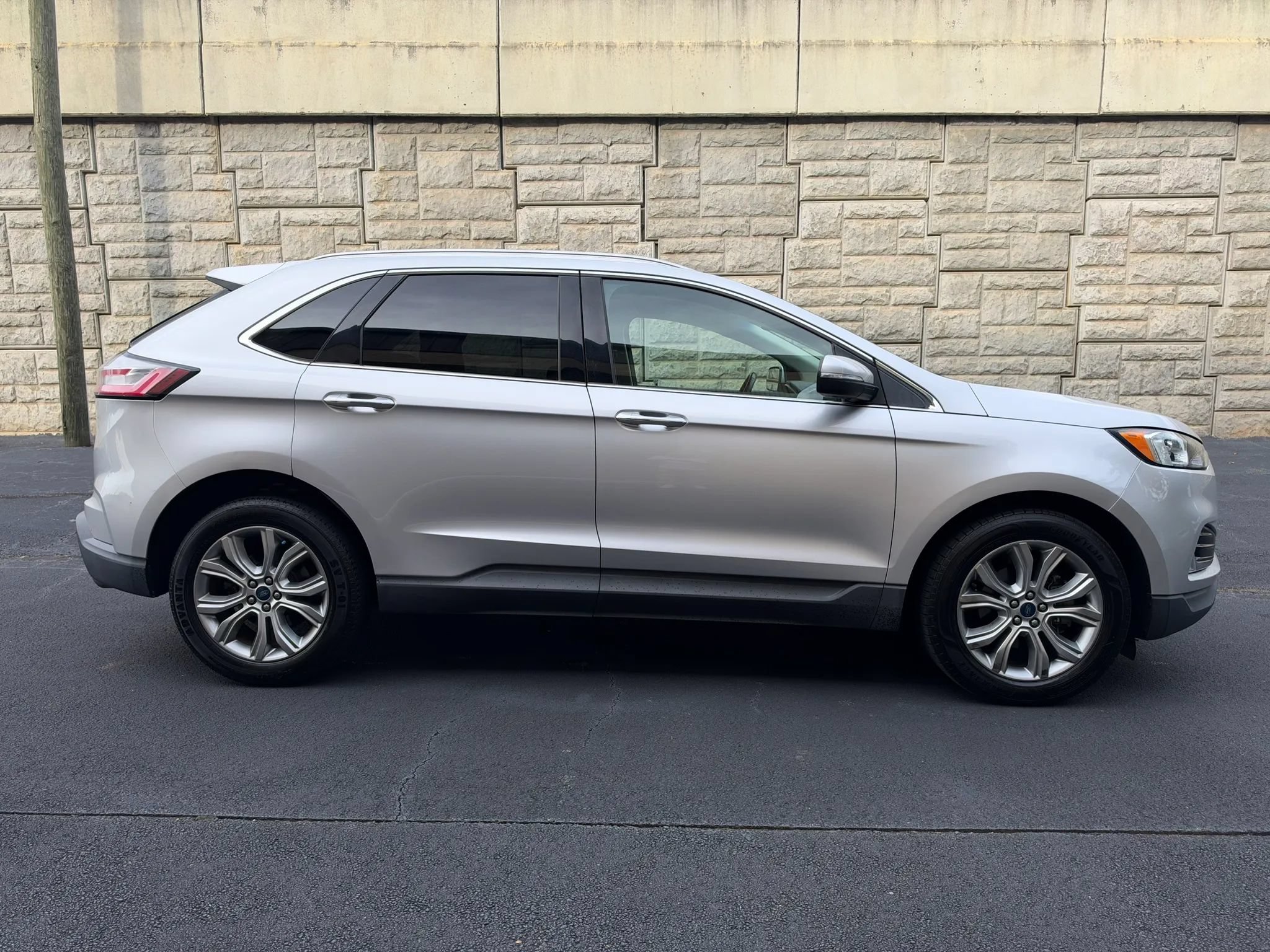 Used 2019 Ford Edge Titanium FWD image 6