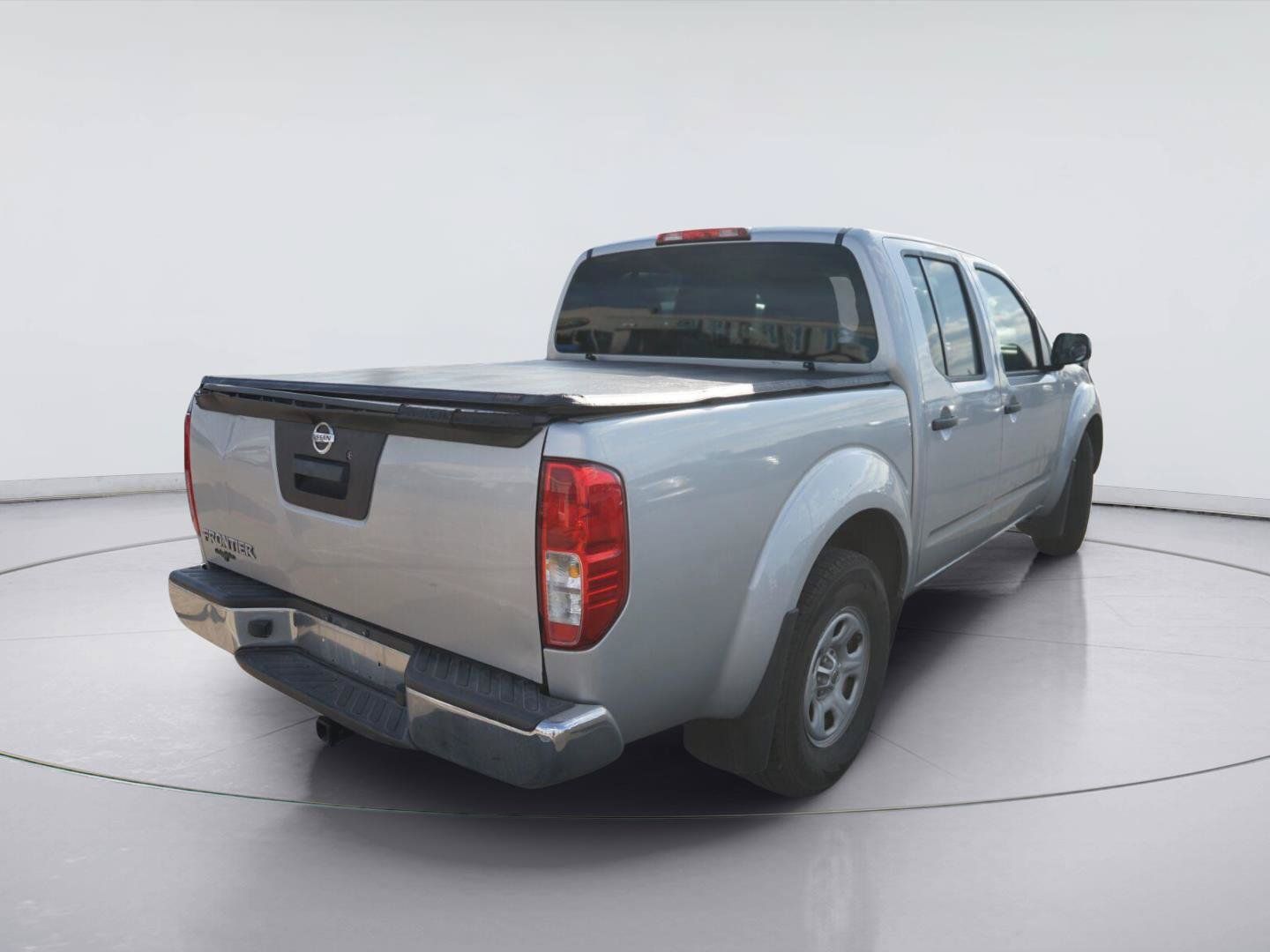 Used 2014 Nissan Frontier S RWD image 2