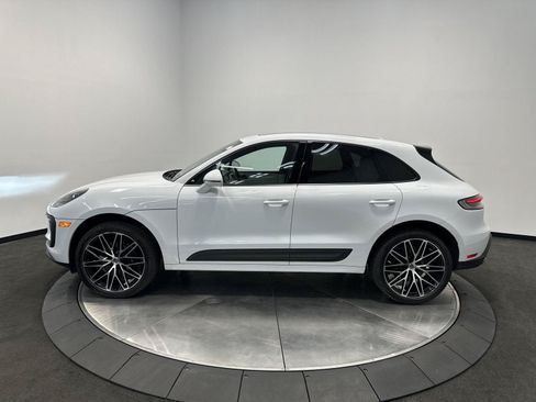 Certified 2023 Porsche Macan AWD/4WD image 2