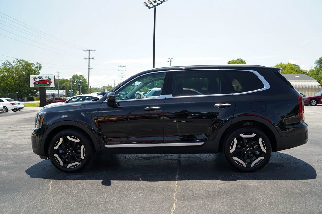 Used 2025 Kia Telluride S FWD image 25