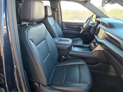 Used 2024 GMC Yukon Denali image 28