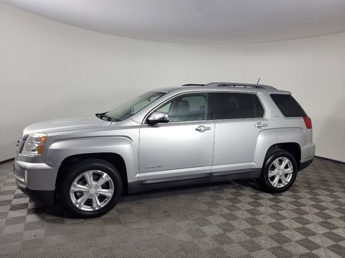 Used 2017 GMC Terrain SLT FWD image 2