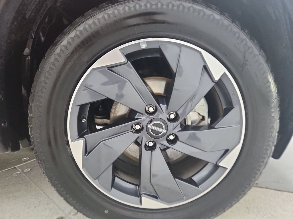 Used 2025 Nissan Rogue SV FWD image 36