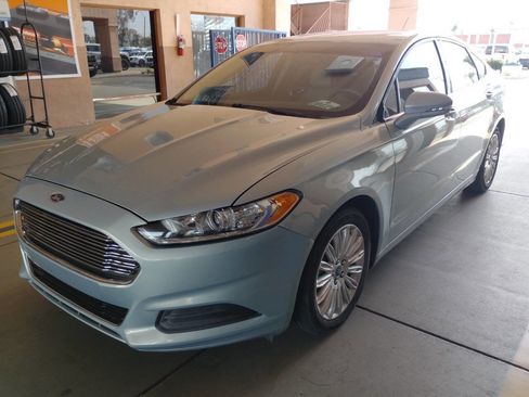 Used 2013 Ford Fusion SE FWD image 1