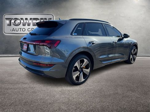 Used 2019 Audi e-tron Prestige w/ Prestige Package image 4