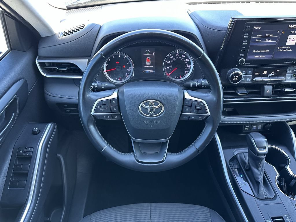 Used 2022 Toyota Highlander LE FWD image 15