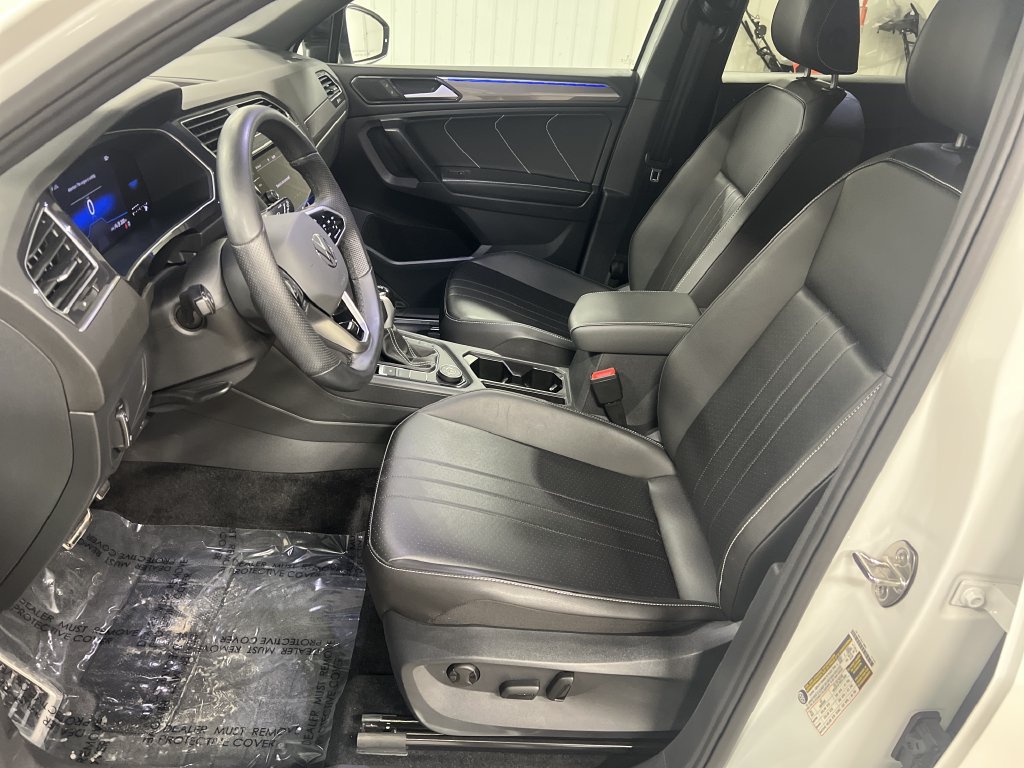 Used 2024 Volkswagen Tiguan SE R-Line AWD/4WD image 13