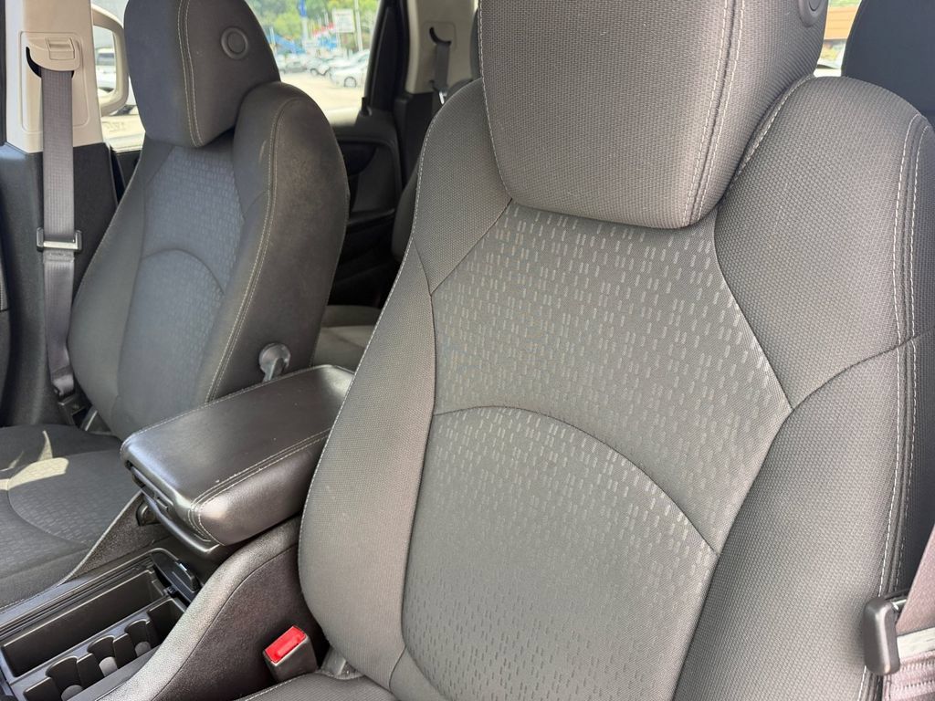 Used 2015 GMC Acadia SLE FWD image 13