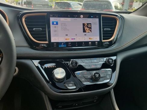 New 2027 Chrysler Pacifica Pinnacle w/ Theater Group AWD/4WD image 21