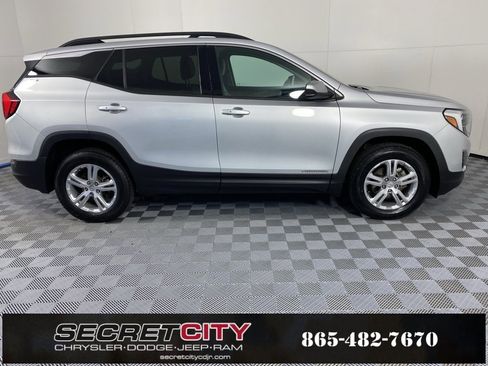 Used 2018 GMC Terrain SLE w/ Driver Convenience Package image 8