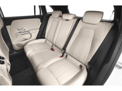 Used 2025 Mercedes-Benz GLA 250 4MATIC image 16