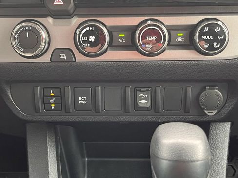 Used 2018 Toyota Tacoma SR5 image 18