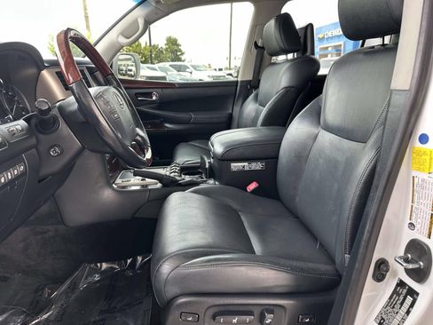 Used 2015 Lexus LX 570 4WD w/ Luxury Package image 22