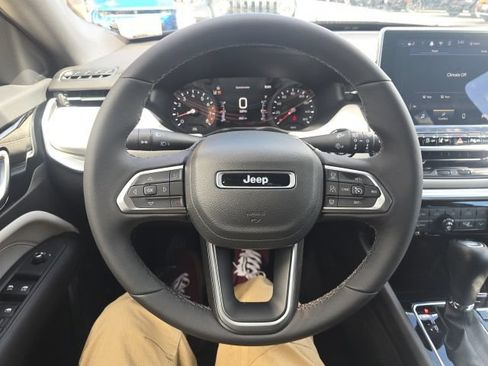 Certified 2025 Jeep Compass Limited AWD/4WD image 17