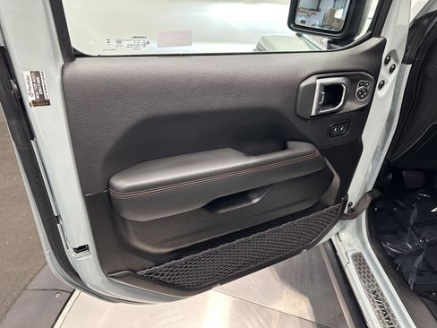 Used 2024 Jeep Wrangler Rubicon AWD/4WD image 13